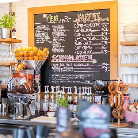 Altstadt & Cafe فندق